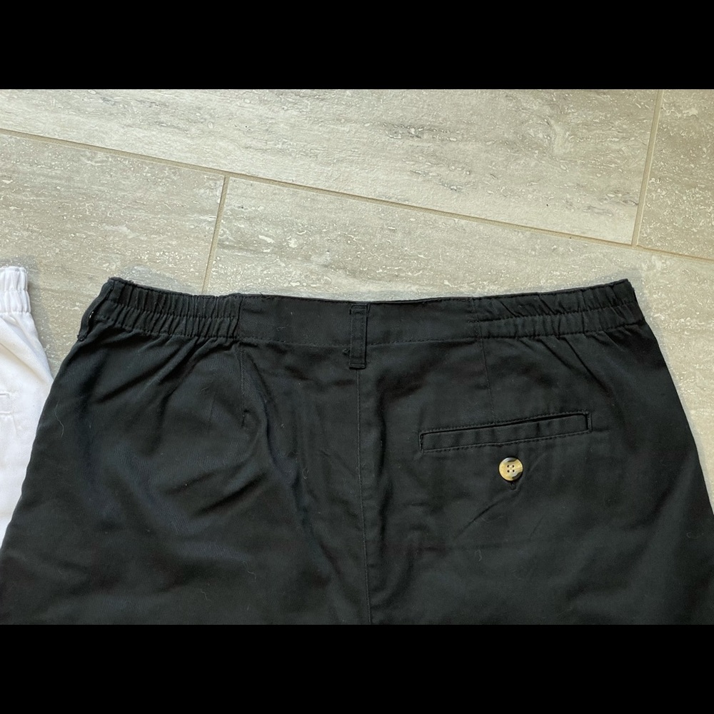 Two Pairs of Karen Scott Shorts Size 8. - Picture 3 of 8